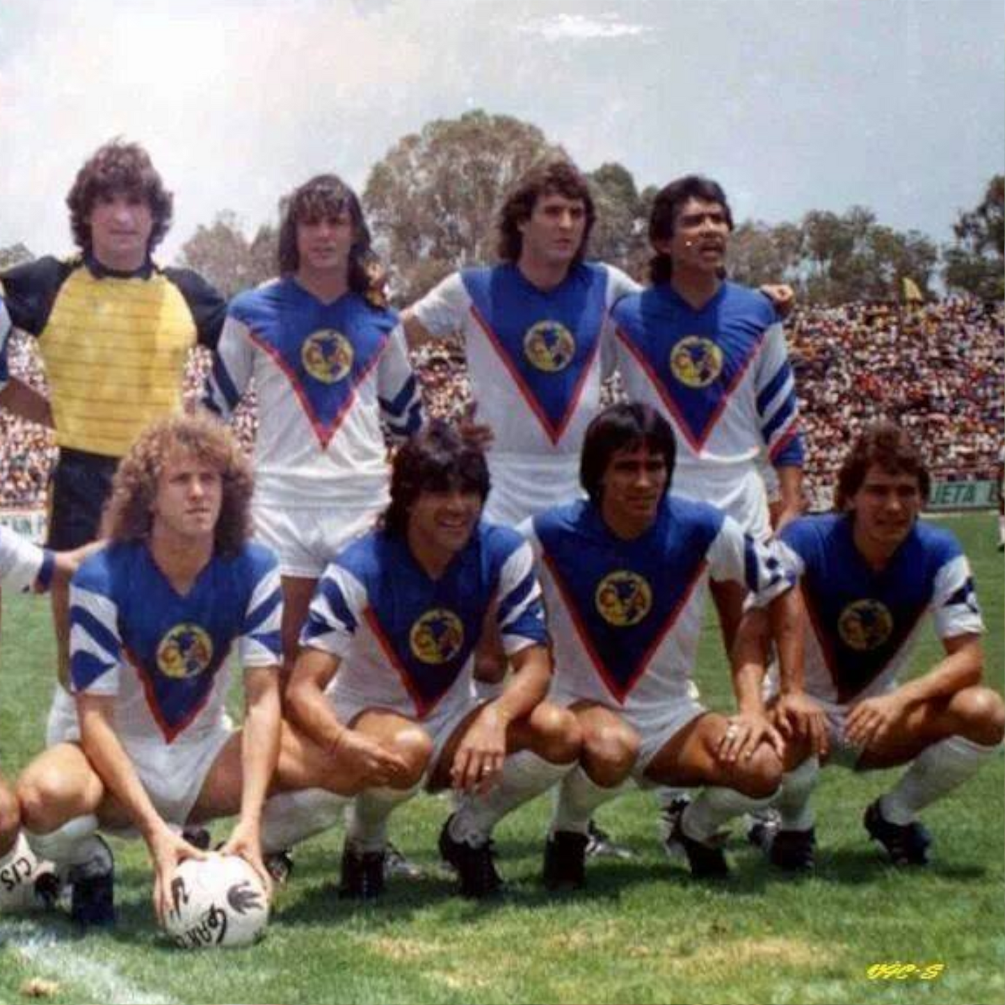 Jersey Retro Club América 1983 Blanca/Azul/Roja (Manga 3/4) – El corazón de las Águilas en su máxima expresión 💙❤️💛🦅