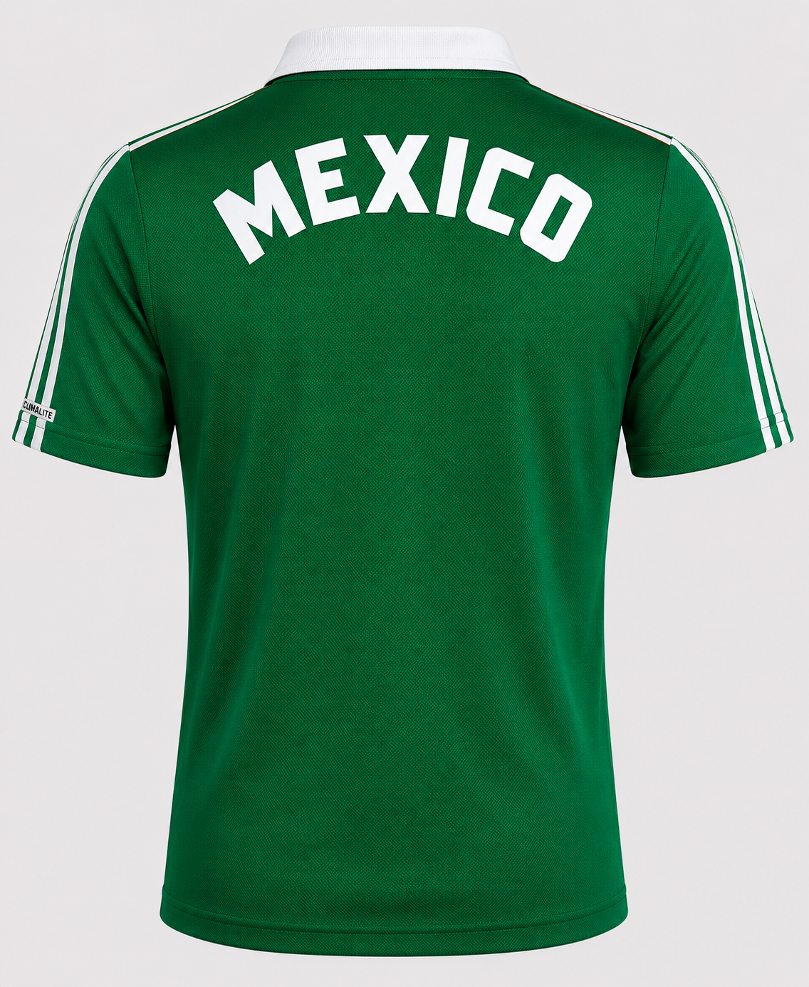 Jersey retro México 1986 color verde con cuello blanco, escudo vintage al frente y espalda con texto MEXICO y número 9.