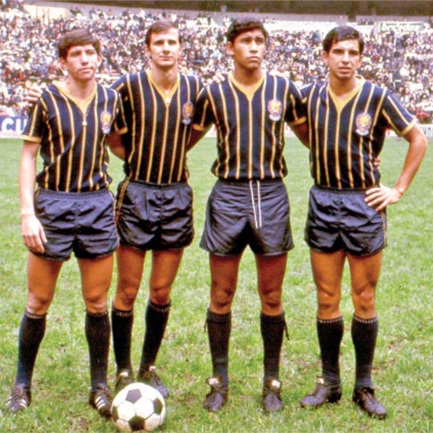 Jersey Retro Pumas 1968 – La raíz del orgullo universitario 🐾💙