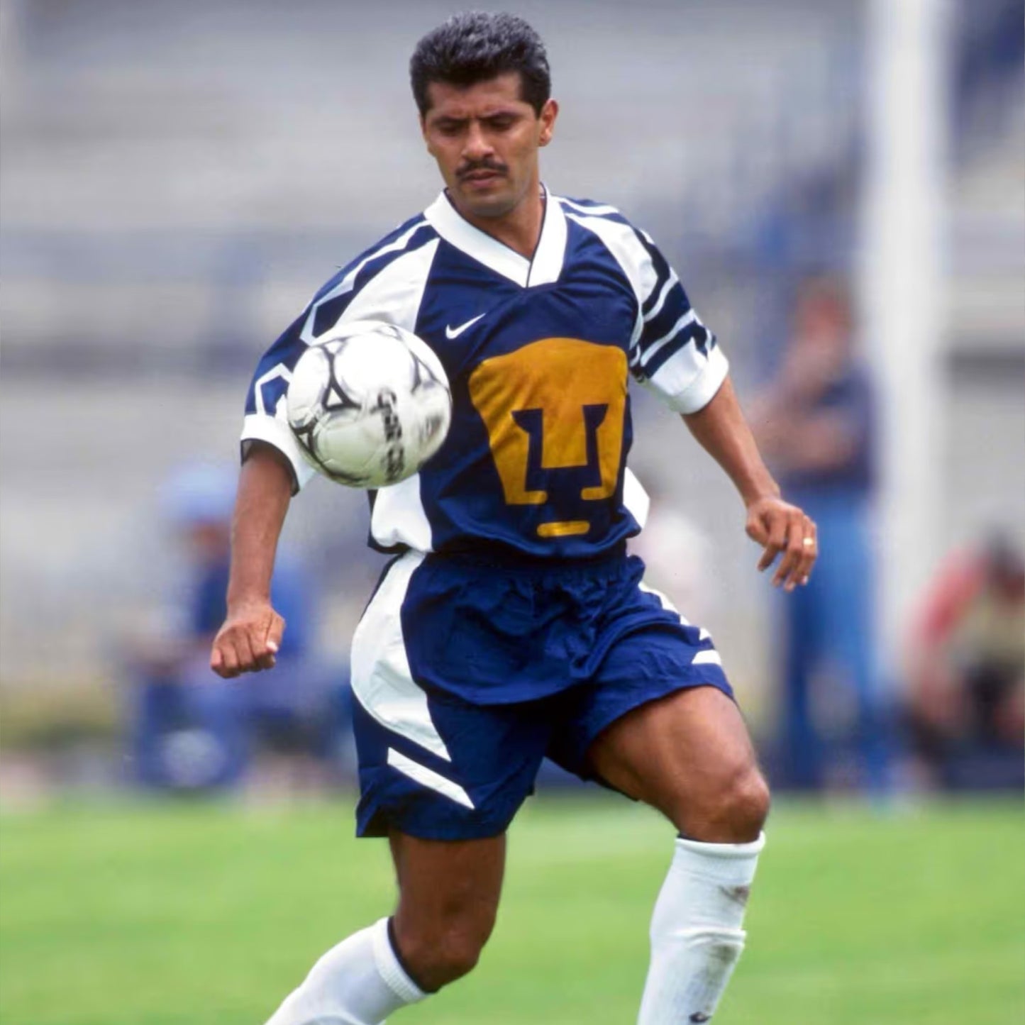 Jersey Retro Pumas UNAM 1995 – Un homenaje a la grandeza universitaria 🐾💙💛