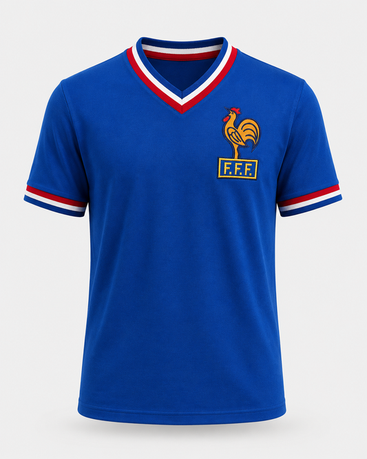 Jersey retro Francia años 70 color azul con cuello en V, detalles tricolor y escudo del gallo al frente.